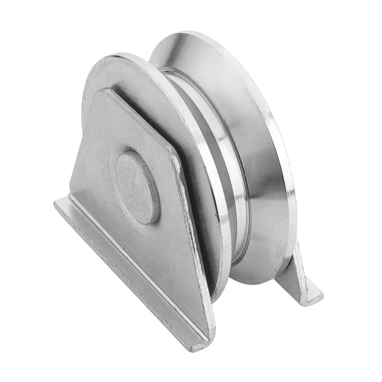 Detalle de polea metálica Estebro con soporte lateral para puertas pesadas