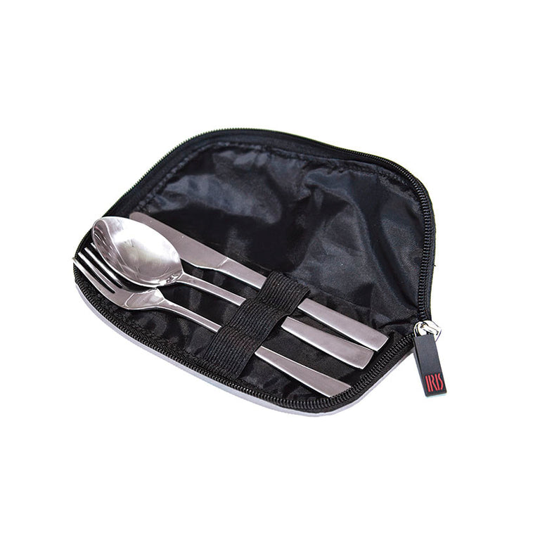 Set de 3 cubiertos IRIS de acero inoxidable en funda de transporte negra con cremallera y logo IRIS