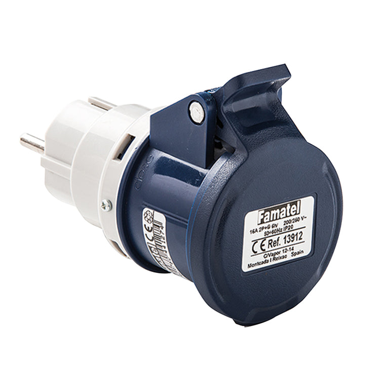 Adaptador Famatel con clavija Schuko doméstica y base industrial azul con tapa de protección