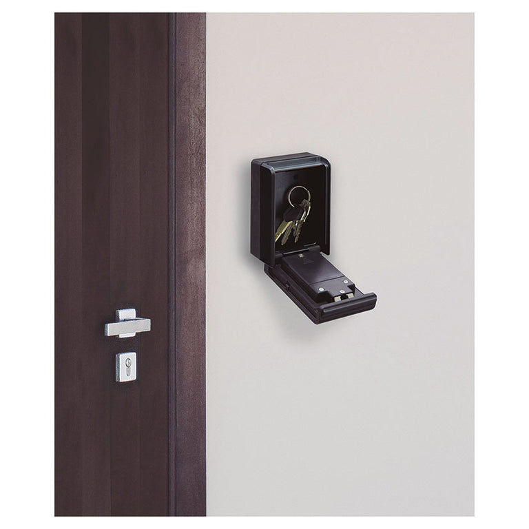Interior del guardallaves Arregui Keeper-E instalado en pared con llaves colgadas