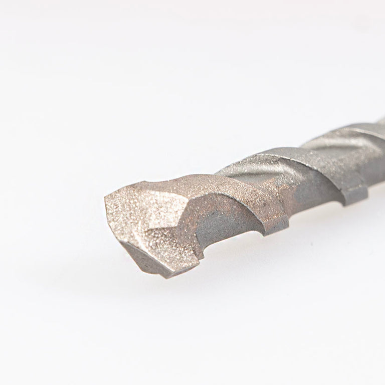 Primer plano de la punta de carburo de tungsteno-titanio rectificada con diamante de alta resistencia