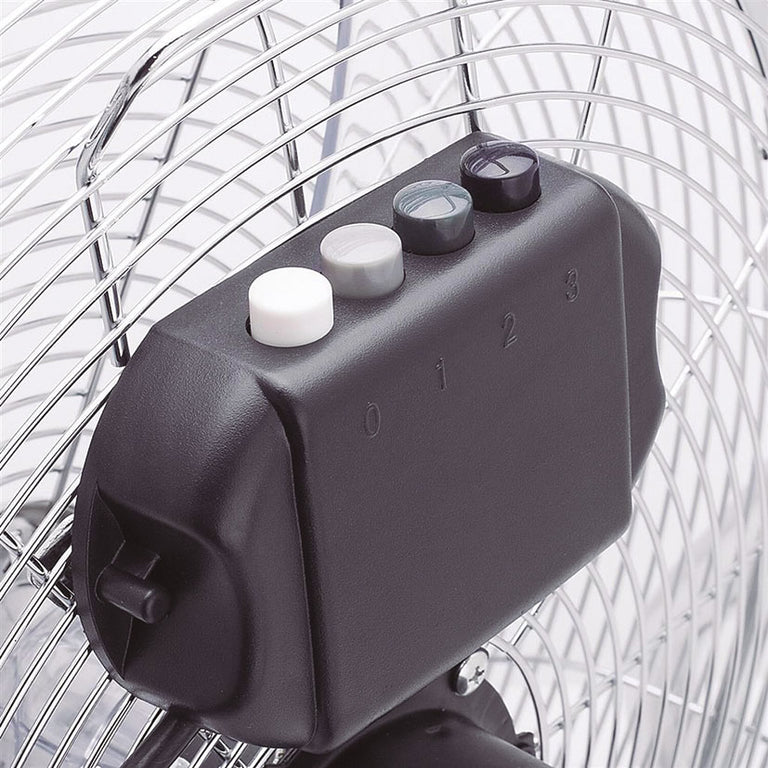 Detalle de los botones de control de 3 velocidades del circulador de aire Tristar VE-5935