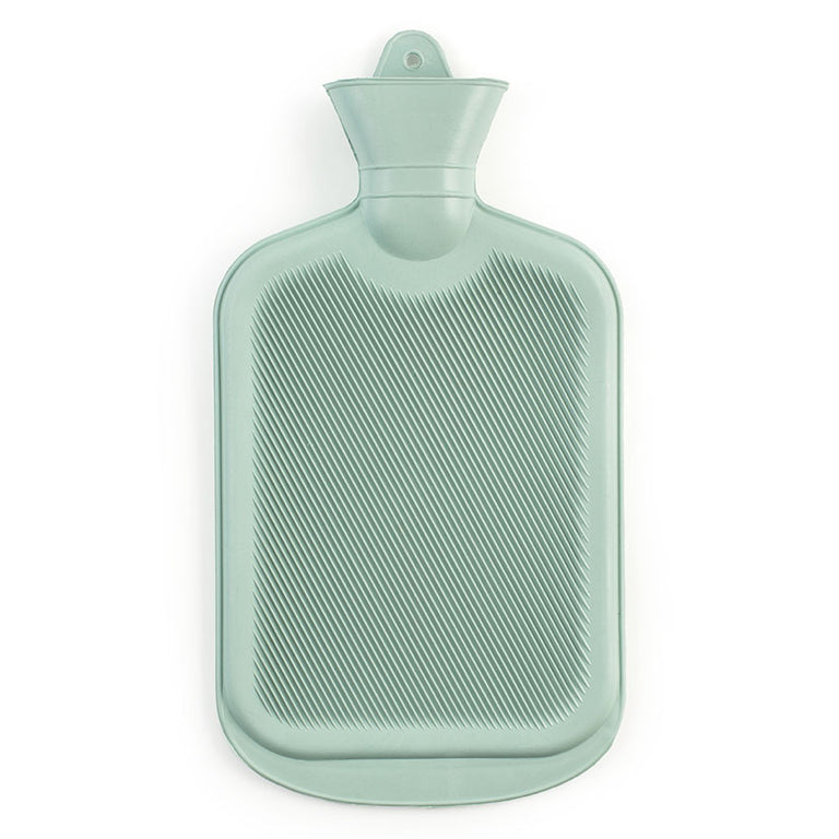 Bolsa de agua caliente de goma color verde menta capacidad 1.8L para termoterapia y calor doméstico.