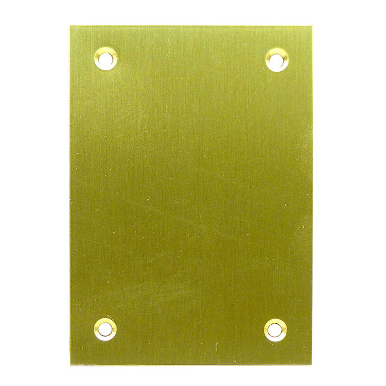 Detalle de placa bocallave ciega en acabado latonado para carpintería de madera