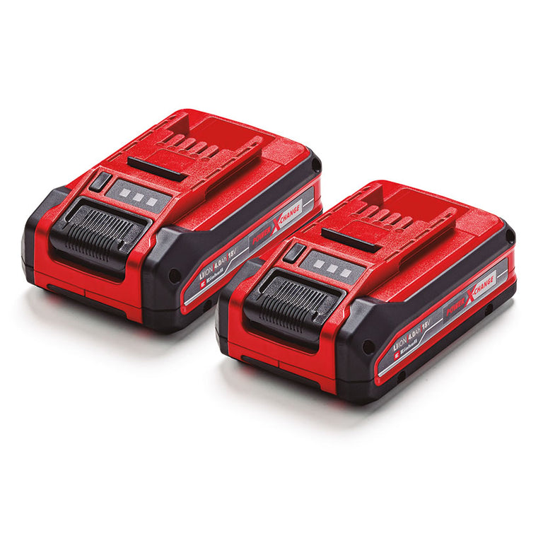 Vista en perspectiva de dos baterías recargables Einhell PXC Plus de 18 voltios y 4 amperios.