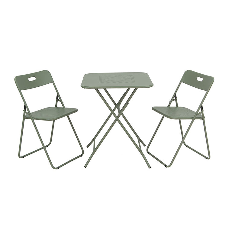 Conjunto de jardín Agata verde salvia con mesa cuadrada y dos sillas metálicas plegables para exterior.