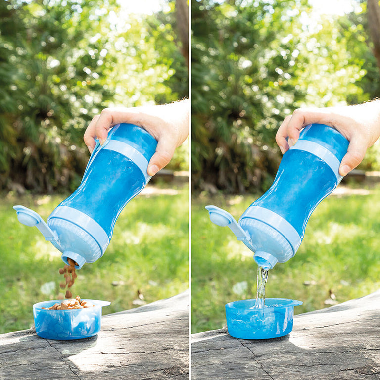 Uso de la botella portátil vertiendo pienso y agua en el tapón multifunción que sirve de cuenco.