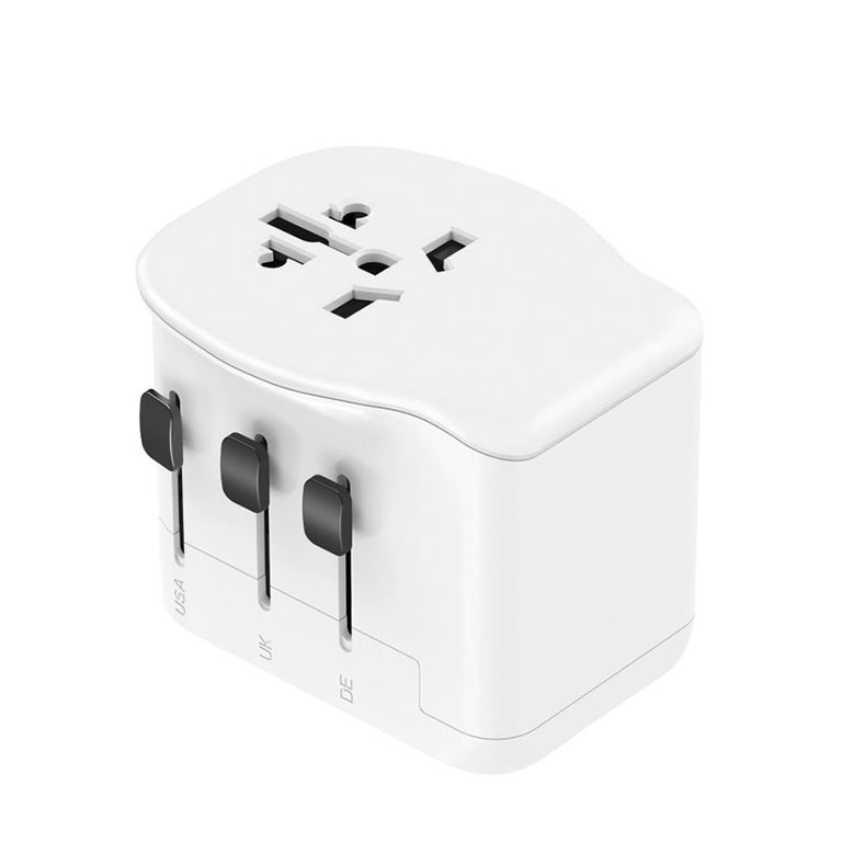 Adaptador de viaje universal blanco con selectores para enchufes USA, UK y DE.