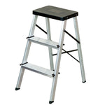 Escalera de aluminio Habitex de 3 peldaños con plataforma superior negra y estructura ligera reforzada.