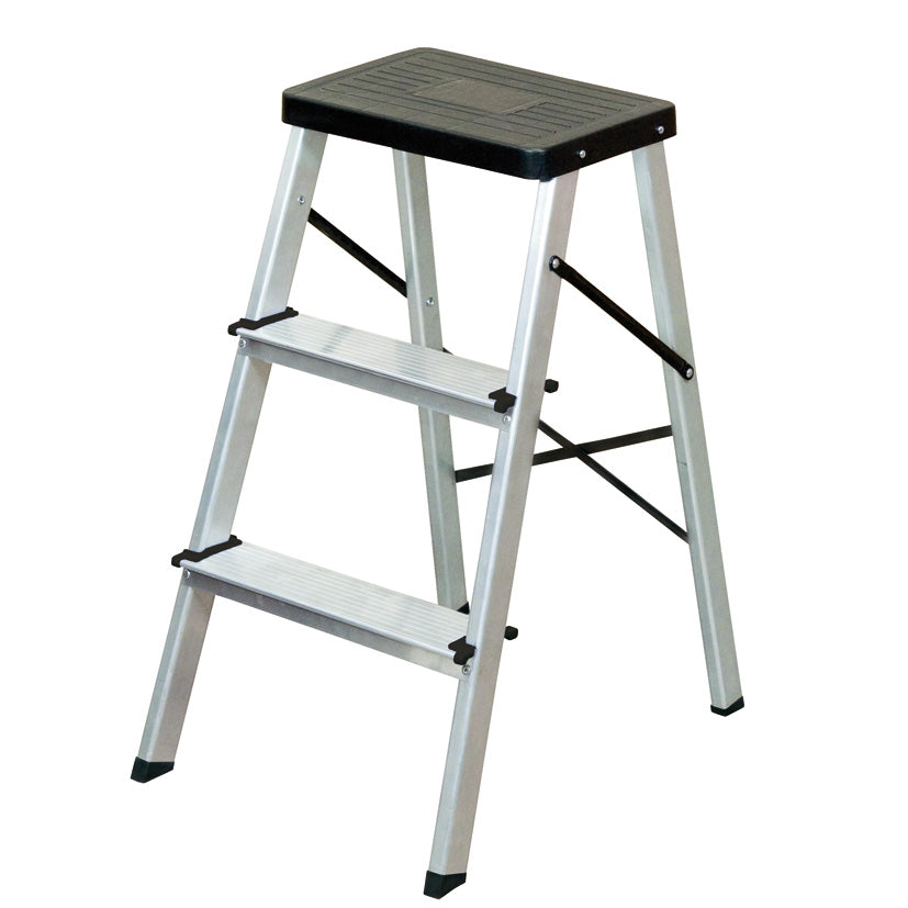 Escalera de aluminio Habitex de 3 peldaños con plataforma superior negra y estructura ligera reforzada.