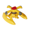 Aspersor circular Hozelock Vortex 2 en 1 amarillo con base de trineo y cuatro brazos rotatorios para riego de jardín