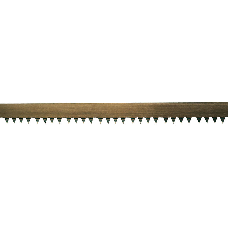 Primer plano de los dientes de una hoja de sierra de recambio LISTA para madera seca
