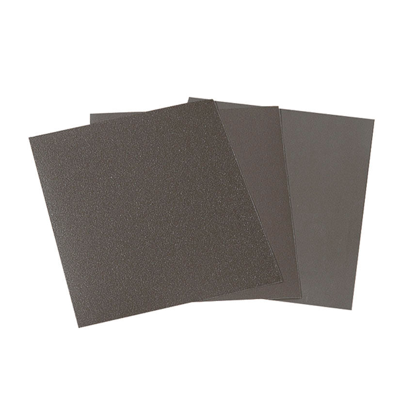 Tres hojas de papel de lija impermeable Wolfcraft color gris oscuro para metal