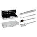 Set de 4 herramientas para barbacoa en acero inoxidable con maletín de aluminio rígido abierto y cerrado.
