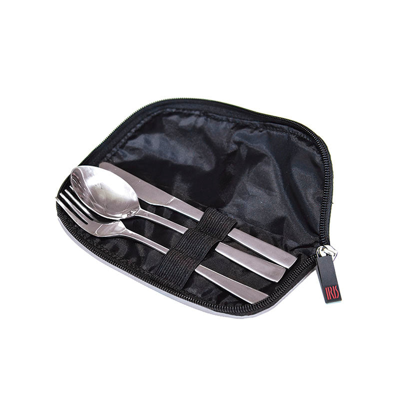 Set de 3 cubiertos IRIS de acero inoxidable en funda de transporte negra con cremallera y logo IRIS
