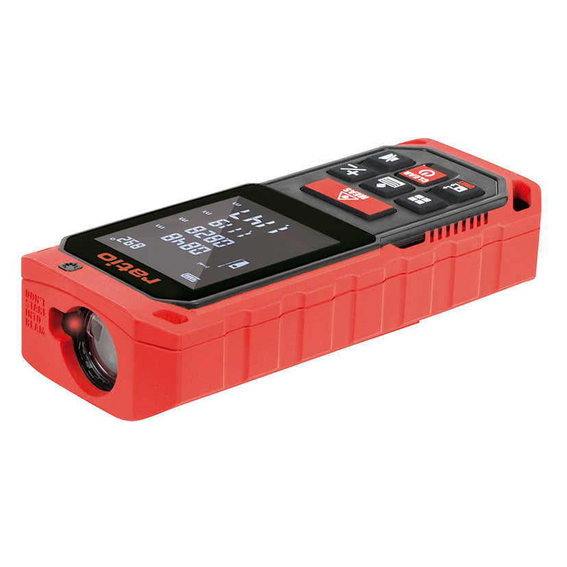 Vista en perspectiva del medidor láser RATIO RLM315 destacando su carcasa robusta roja y lente de emisión láser.