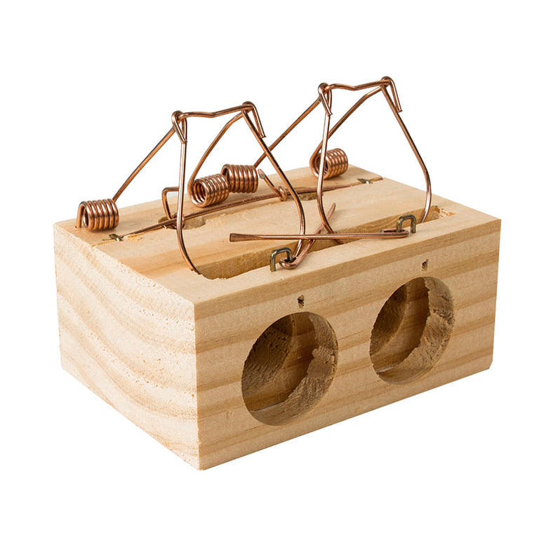 Ratonera de bloque de madera con dos agujeros y mecanismos de resorte metálicos para control de plagas.