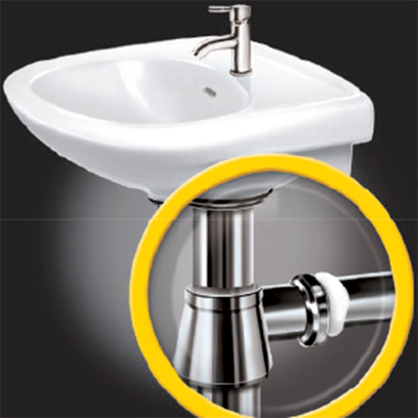 Detalle de reparación de una fuga en una tubería de lavabo con masilla epoxi blanca Pattex