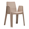 Silla de resina Play color arena con reposabrazos y respaldo perforado para exterior
