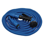 Manguera extensible azul ALTADEX Xpansy PRO enrollada con pistola de riego y conectores rápidos.