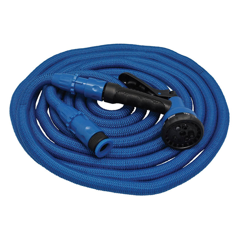 Manguera extensible azul ALTADEX Xpansy PRO enrollada con pistola de riego y conectores rápidos.