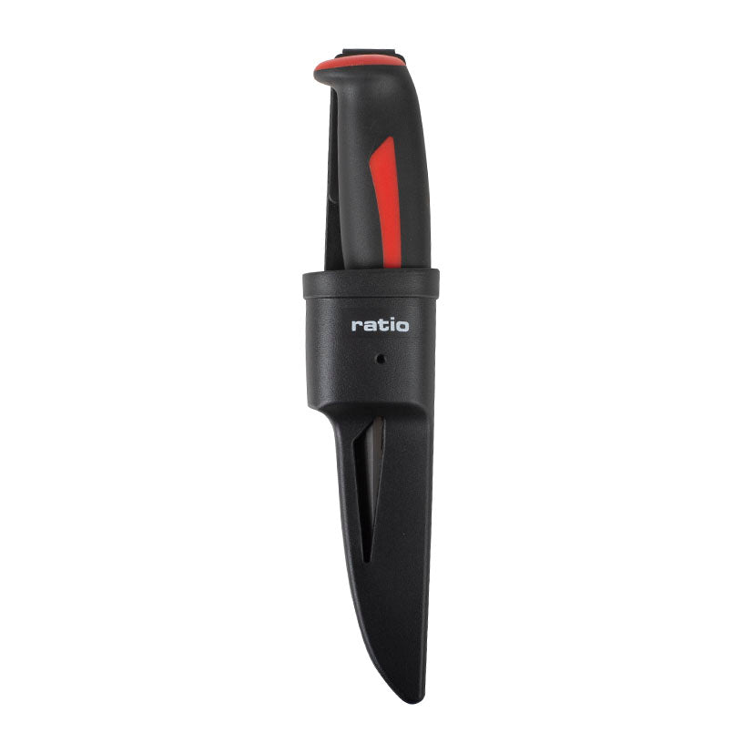 Cuchillo multiusos RATIO 6964 insertado en su funda protectora de polipropileno con clip para cinturón.