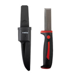 Cuchillo formón RATIO 6964 con hoja de acero inoxidable y mango bimaterial junto a su funda negra.