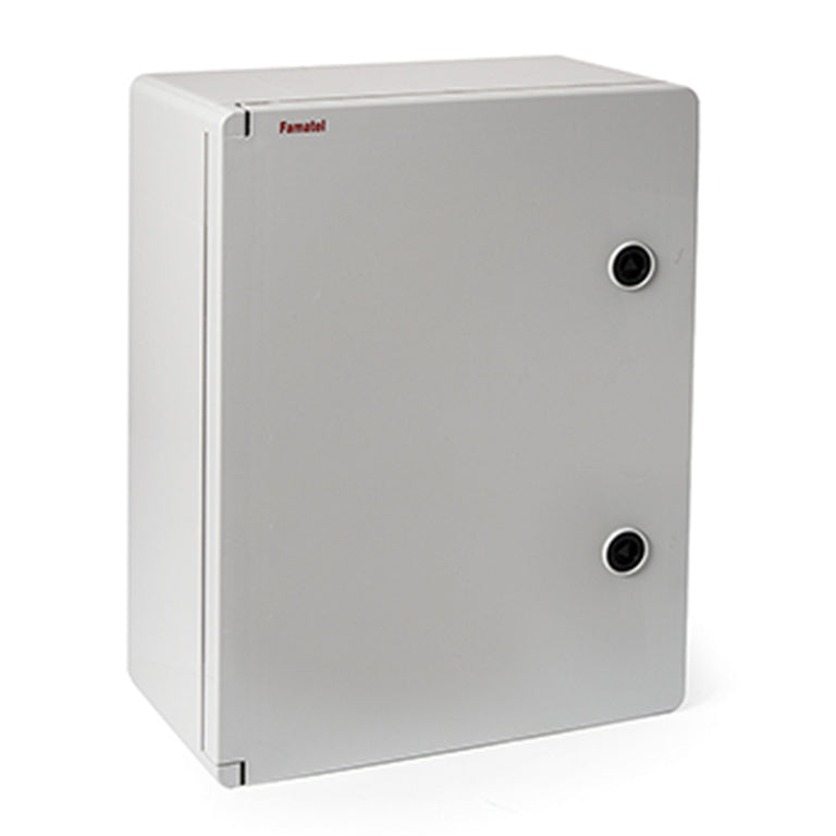 Armario eléctrico estanco FAMATEL Magna IP65 color gris con doble cierre de seguridad.