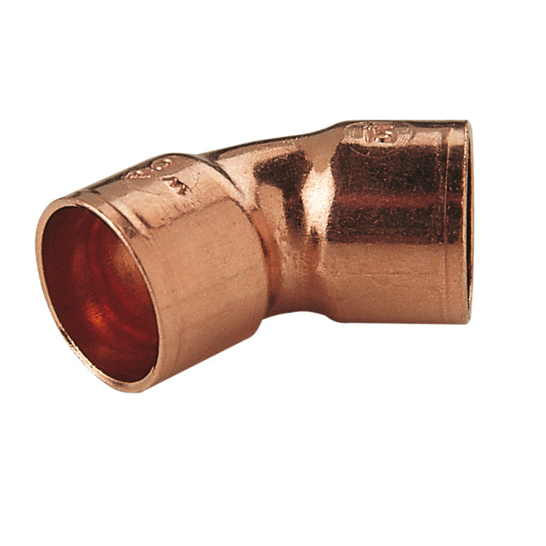 Accesorio de unión de cobre tipo codo 45º para soldar en tuberías de agua y calefacción.