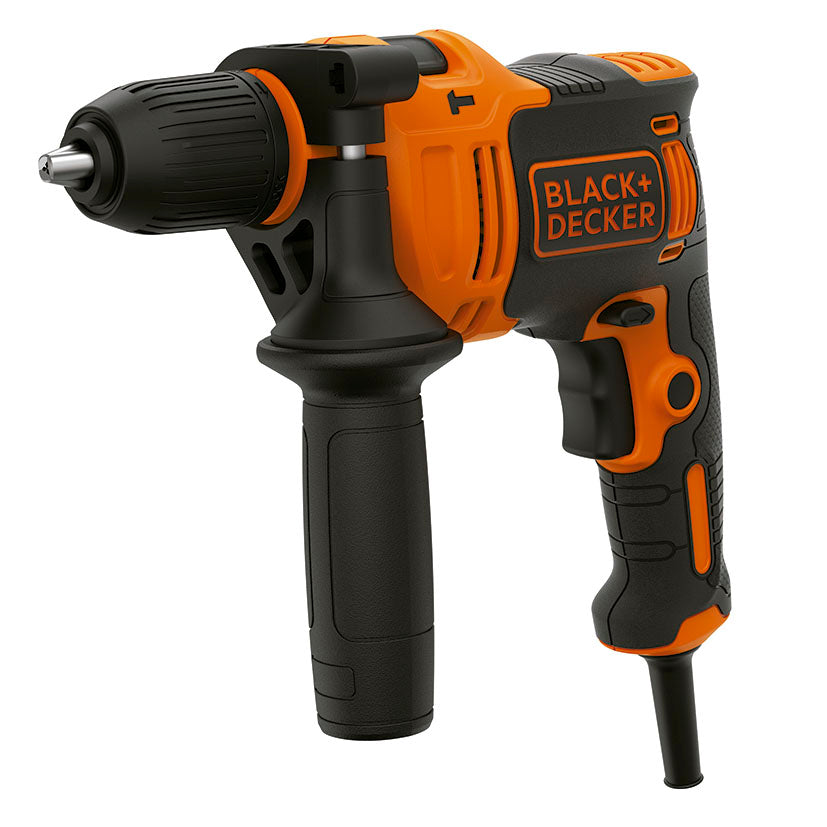 Taladro percutor BLACK+DECKER 710W BEH710K-QS con portabrocas automático y empuñadura ergonómica naranja y negra.