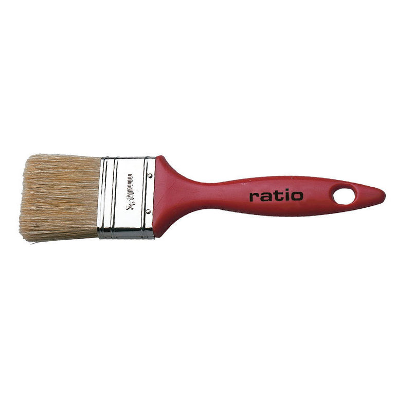 Paletina triple RATIO con mango rojo, virola metálica y cerdas mixtas para aplicación de pintura profesional.