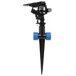 Aspersor de impacto Aqua Control negro con pincho de riego y conectores azules laterales.