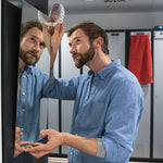 Instalación de espejo en vestidor utilizando cinta de doble cara tesa sin necesidad de taladrar.