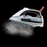 Plancha UFESA PV3285 emitiendo potente chorro de vapor vertical sobre fondo negro.