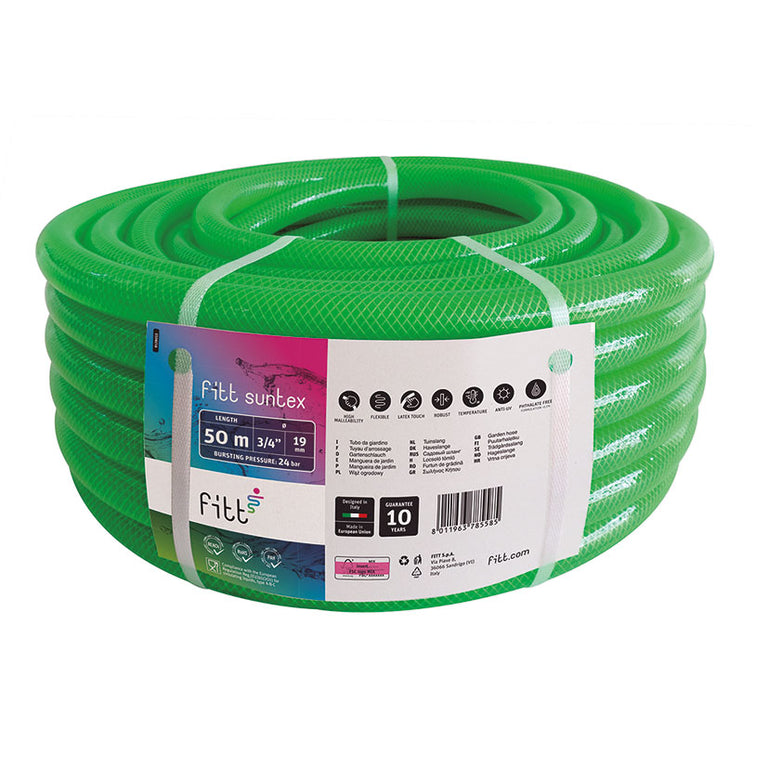 Manguera FITT Suntex verde 50m 19mm enrollada con etiqueta de características técnicas
