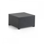 Mesa de centro baja para exterior modelo Oasis en color gris grafito con textura de ratán.