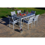 Conjunto de mesa y sillas de jardín serie Manaos en terraza de piedra