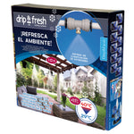 Caja del sistema de climatización exterior Drip & Fresh mostrando instalación en pérgola y gráfico de reducción de temperatura.