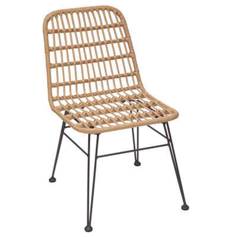 Silla de jardín Lambada en resina trenzada color natural con patas de acero negro de diseño minimalista.