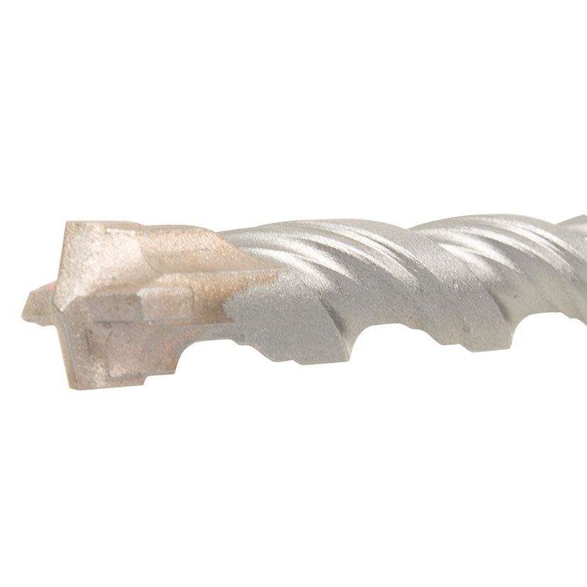 Primer plano del cabezal de 4 filos de metal duro de la broca RATIO para hormigón