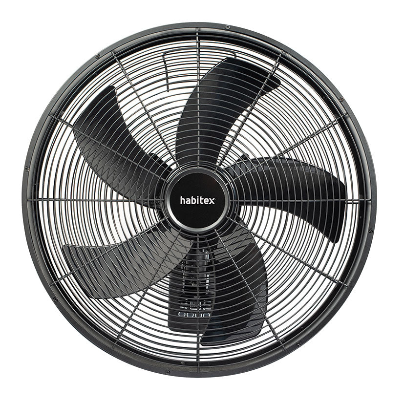 Vista frontal del ventilador de pared Habitex VTP-55 mostrando sus 5 aspas negras y diseño circular.
