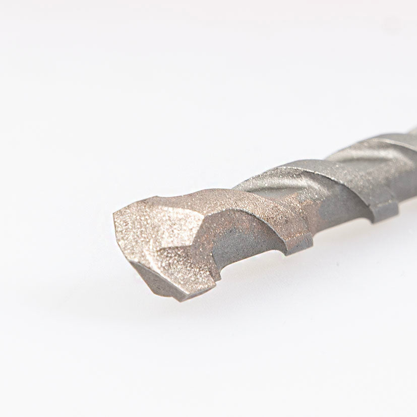 Primer plano de la punta de carburo de tungsteno-titanio rectificada con diamante de alta resistencia