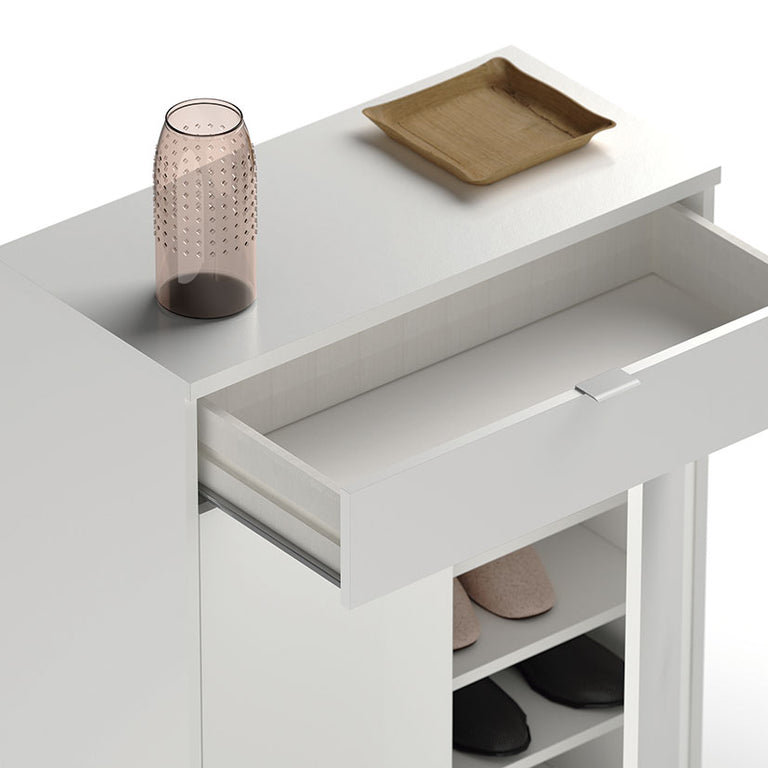 Detalle del cajón superior abierto del zapatero Berlín con guías metálicas y tirador de aluminio.