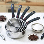 Variedad de tamaños de cazos Inoxibar Forma presentados en ambiente de cocina
