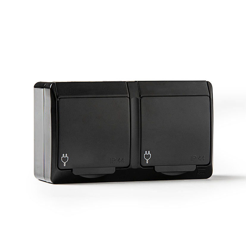 Doble base de enchufe estanca Famatel Pool 54 negra con tapas protectoras IP54 para exterior