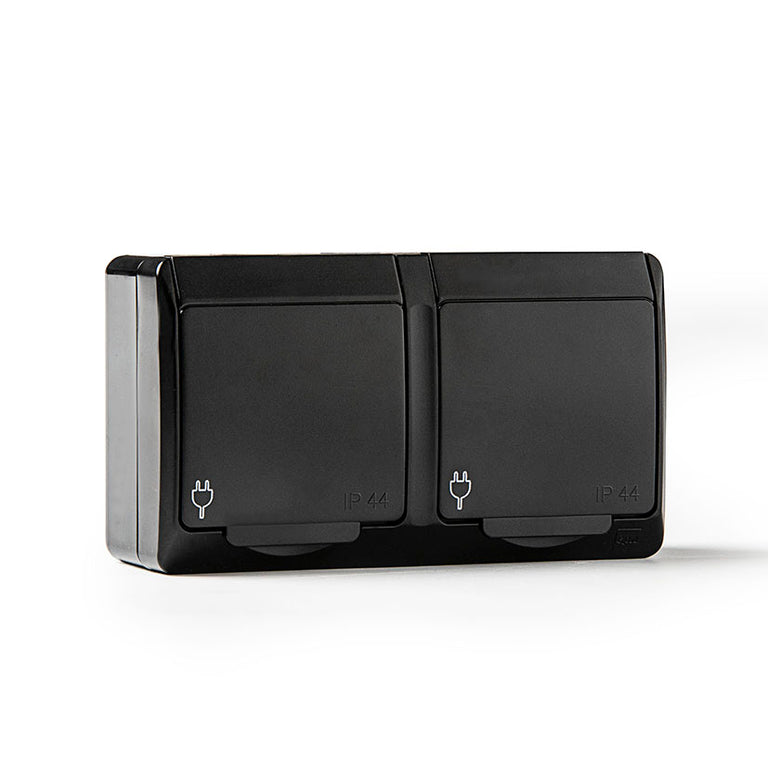 Doble base de enchufe estanca Famatel Pool 54 negra con tapas protectoras IP54 para exterior