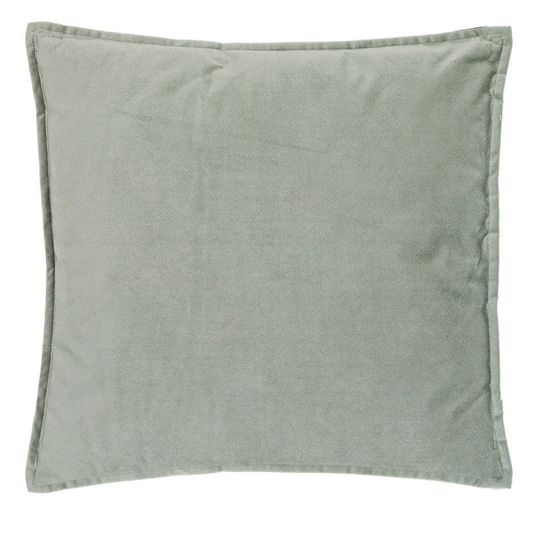 Cojín decorativo Lilou 45x45 cm color verde con relieve sutil y cierre desenfundable.