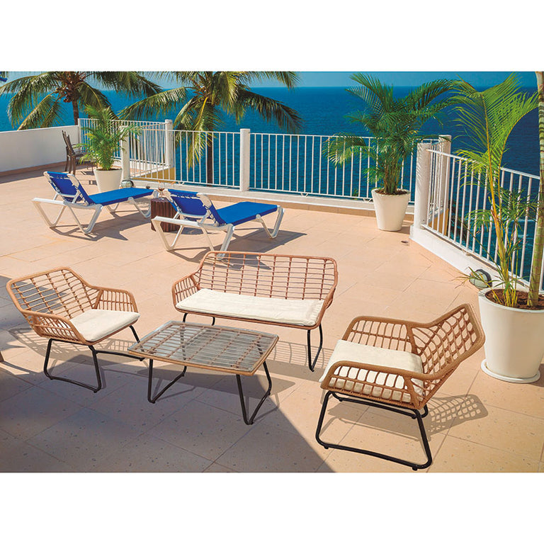 Conjunto de muebles de jardín Sitges de ratán sintético con sofá, sillones y mesa baja en terraza con vistas al mar