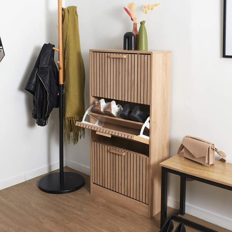 Mueble zapatero Klaus madera natural con puerta abatible y diseño de listones