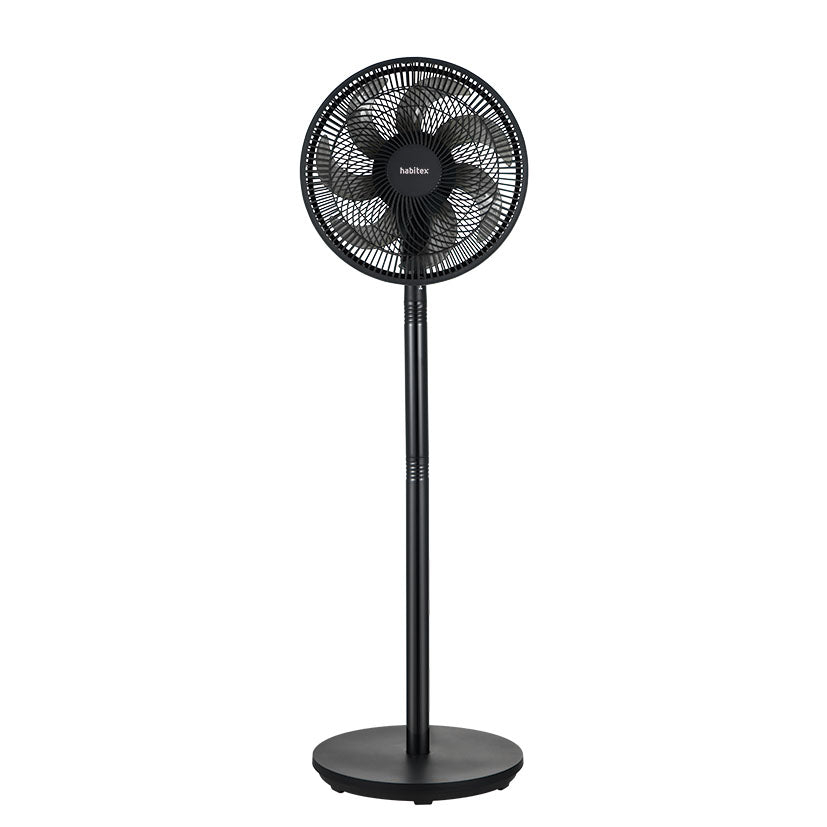 Vista frontal del ventilador Habitex VPM90 mostrando rejilla de seguridad y sistema de 7 aspas